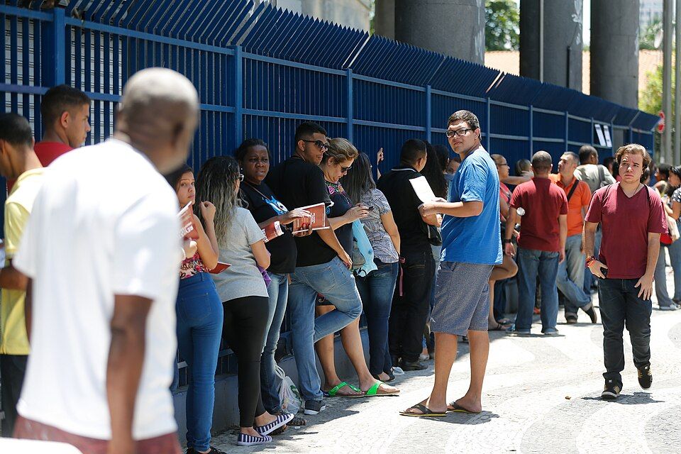 Veja como usar a nota do Enem para estudar no Brasil e no exterior